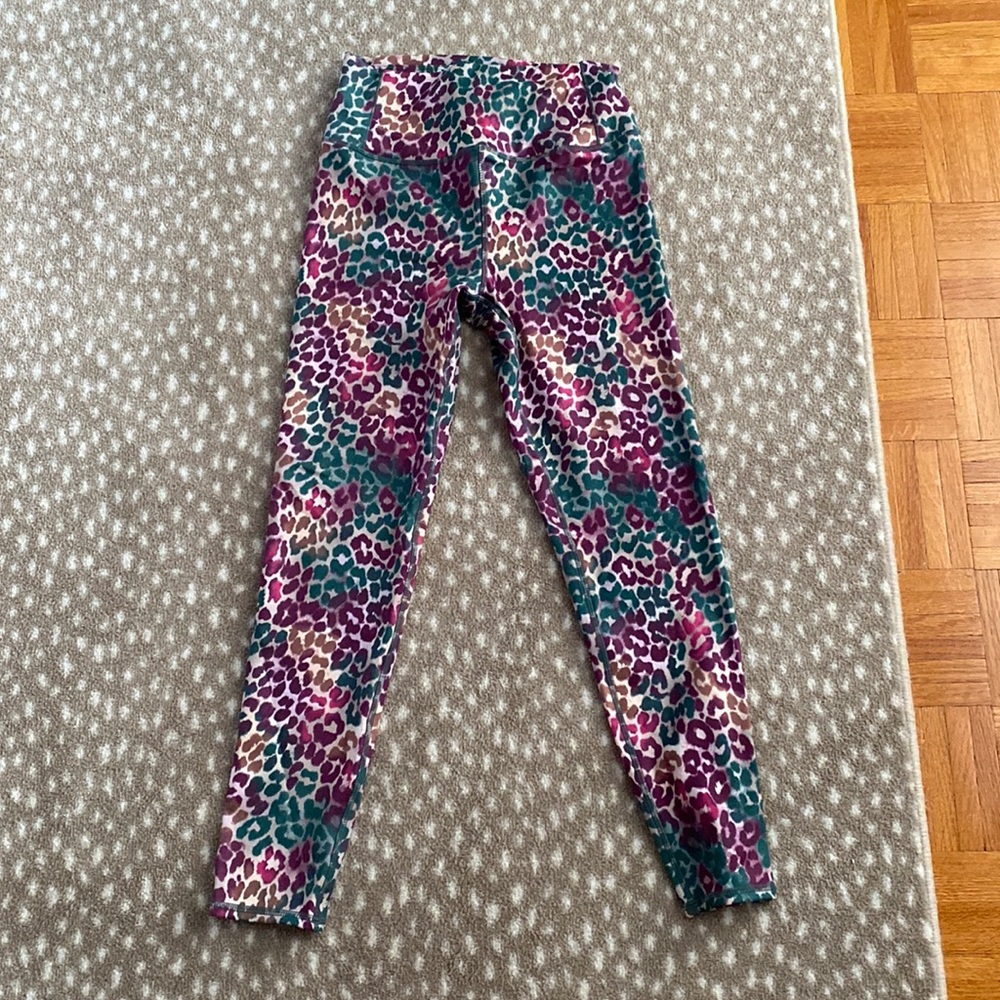 Selling Gapfit leopard print leggings 7/8 length size small worn once